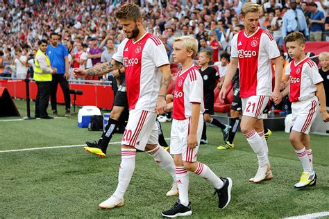 win een mascotteplek bij ajax de graafschap