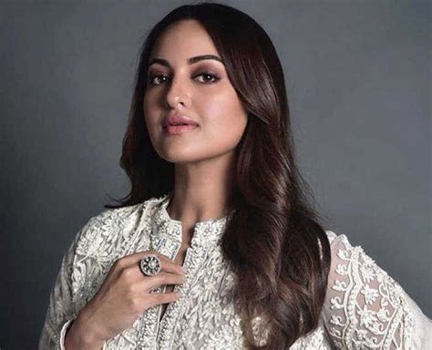 Sonakshi Sinha S Gorgeous Look Surfaced Fans Go Crazy