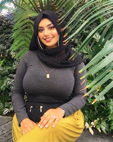 Pin By Icron90 On Hijabfashion Beautiful Arab Women Arab Women