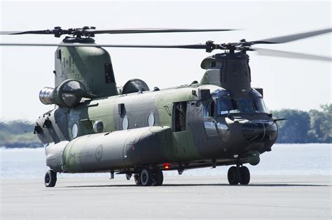 canada recibe su quinto helicoptero ch  chinook  su fuerza aerea aeronautica digital