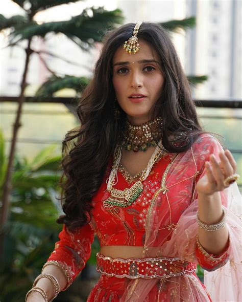 Indian Tv Actress Ethnic Outfits Dhoti Teen Wonder Woman Actresses