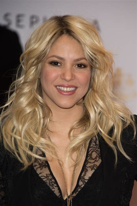 Shakira Nude Lipstick Shakira Beauty Looks Stylebistro