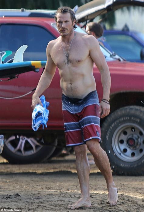 sex and the city star jason lewis flaunts his rippling muscles on the beach in hawaii daily