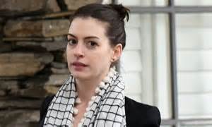 Pregnant Anne Hathaway Steps Out In Chic Scarf In Los Angeles Daily