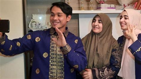 indonesian turkish couple gets engaged online