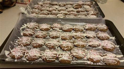 drool worthy gingerbread cookies from a molasses cookie