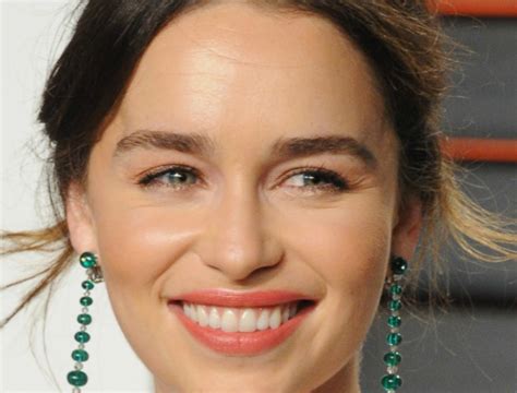 Emilia Clarke Reveals She Saw Khal Drogo S Penis