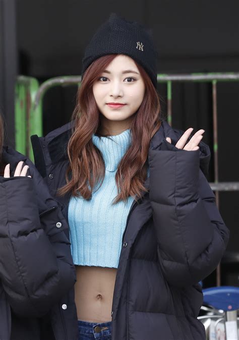 twice tzuyu reveals her abs despite freezing cold weather