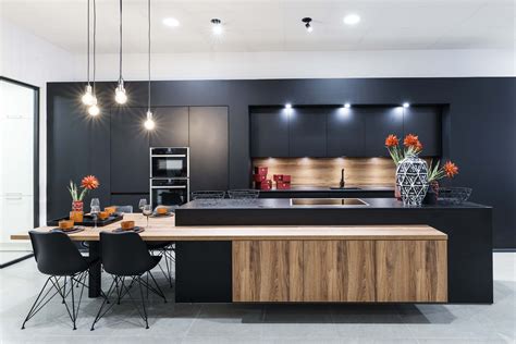 zwarte keuken met hout accent contemporary kitchen modern kitchen modern kitchen design