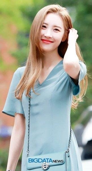 Pin By Swonie On Korean Cᥱᥣᥱbrιtιᥱs Korean Celebrities Fashion