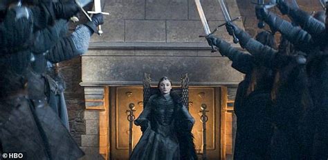 Sophie Turner Welcomes Home Her Got Character Sansa Stark S Throne