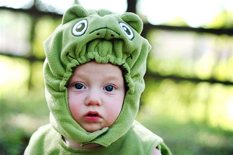 check   great ideas  dressing   baby  halloween