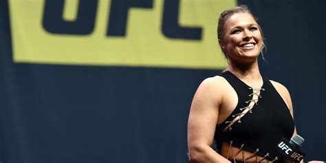 watch ronda rousey s slip and recovery