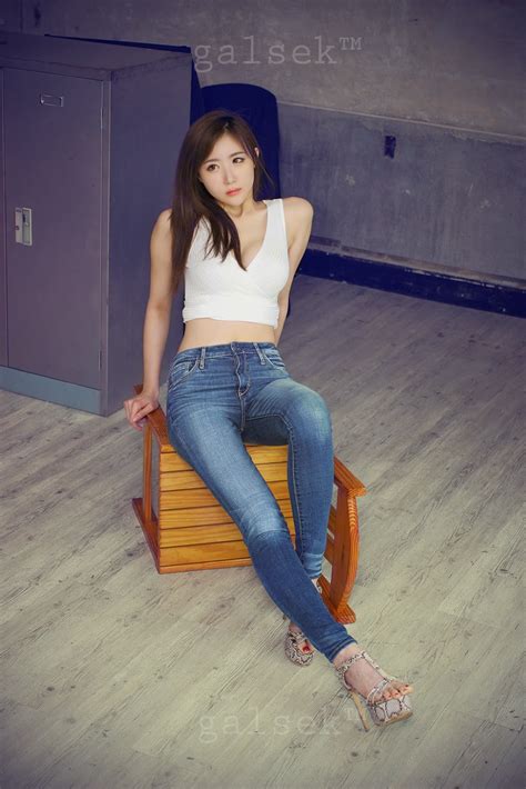 yeon da bin white top and jeans ~ cute girl asian girl