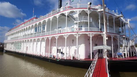 mississippi river cruise  american queen steamboat