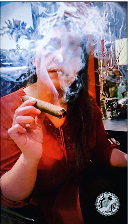 Boss 2 Cigar Girl Cigar Smoking Women Smoking Cigars Cuba Selfies
