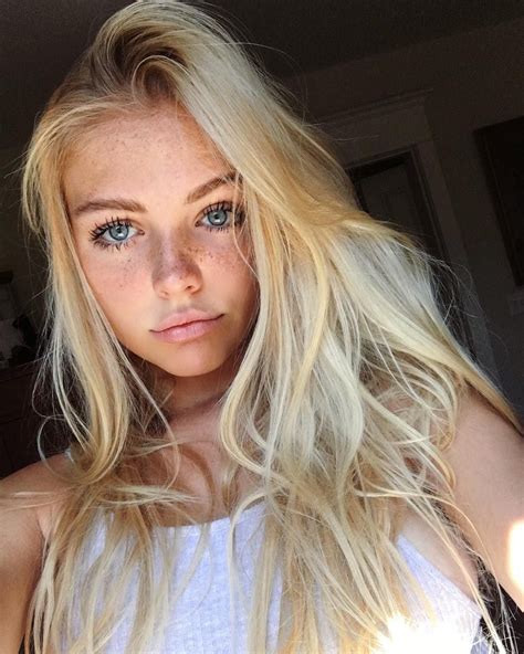 Pin By Dayana On People Blonde Hair Girl Blonde Hair Blue Eyes