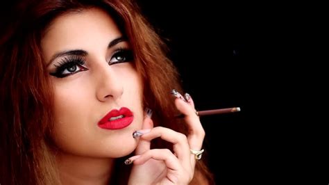 80 Video Clip E Filmati Di Sexy Women Smoking Cigarettes