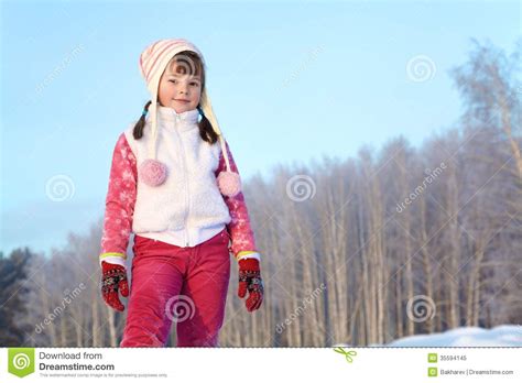 de wintervakantie stock afbeelding image  wijfje kaukasisch