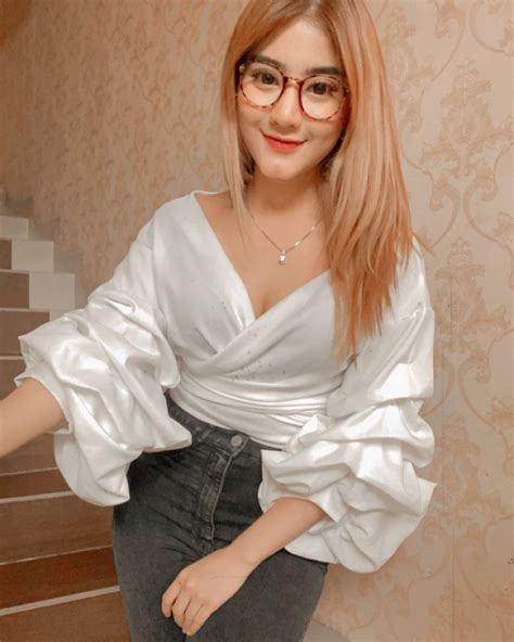 10 Potret Ghea Youbi Dengan Berbagai Gaya Rambut Yang Hits Abis