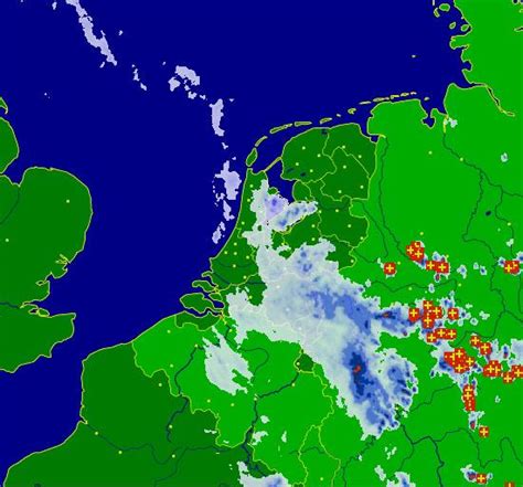 onweersradar felle buien boven duitsland trekken  noordwestelijke richting naar nederland