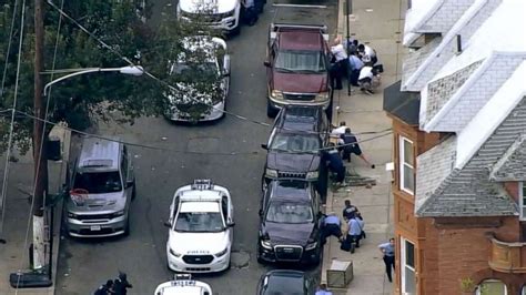 suspect who shot 6 cops has barricaded himself inside building