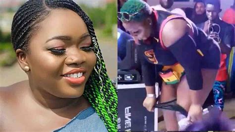 ghanaian singer removes her p nt goes n ked live on stage video