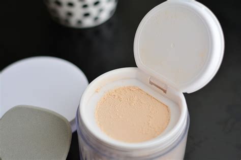 milk makeup blur set loose setting powder review  girl jess lifestyle blog