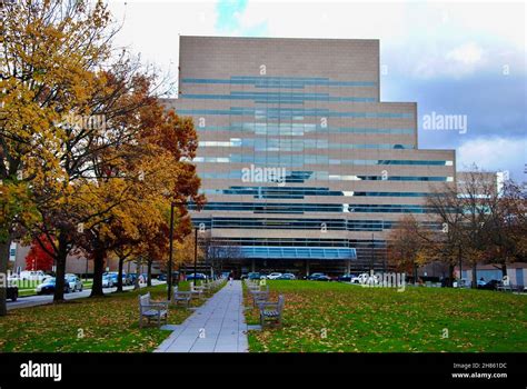 crile building  cleveland clinic main campus stock photo alamy
