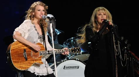 2010 Taylor Swift And Stevie Nicks Grammys Memorable Moments 1975