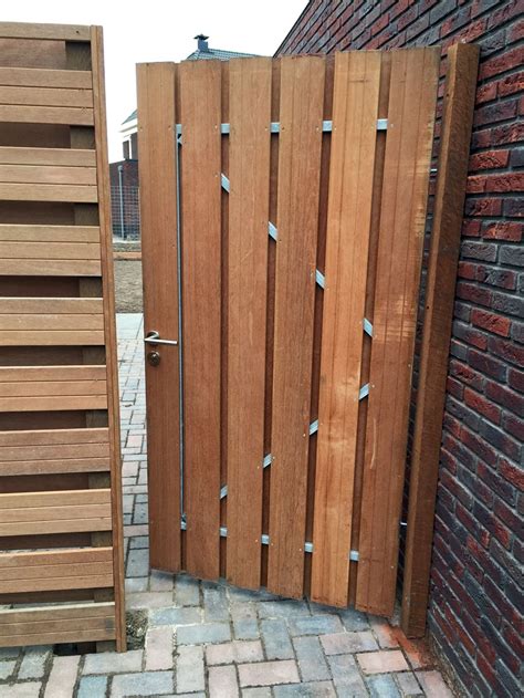 hardhouten poortdeur van schutting  cm hoog met rvs slot wooden garden gate garden gates