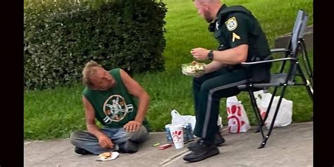 Photo Of Florida Sheriff S Deputy Eating Lunch With Homeless Man Goes