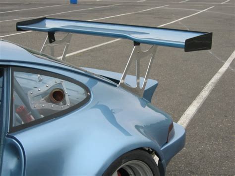 automobile rear wing