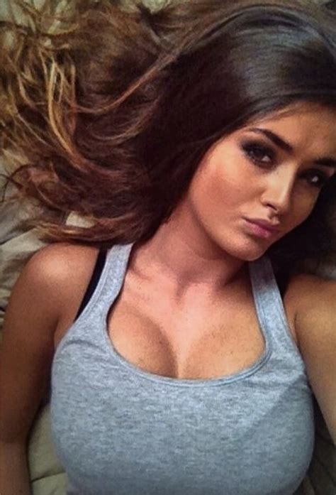 31 Hot And Sexy Girls Taking A Perfect Selfie