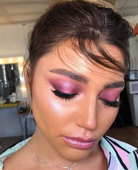 10 Romantic Makeup Looks Perfect For Valentines Day And Beyond