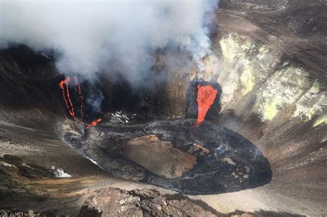 volcano erupts  hawaiis big island draws crowds  park
