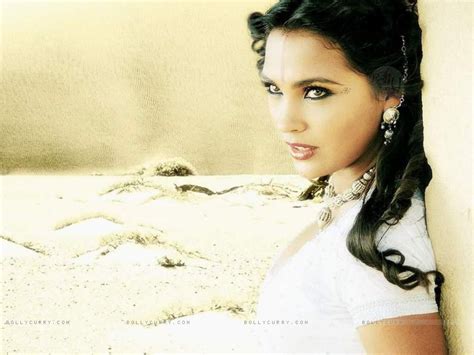 Bollywood Star News Lara Dutta Wallpapers Hot Sexy