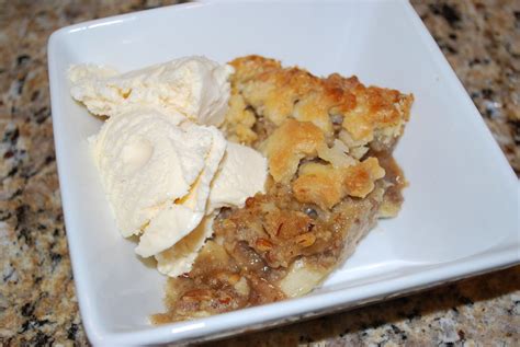 Karas Cakery Blog › Thanksgiving Apple Pie