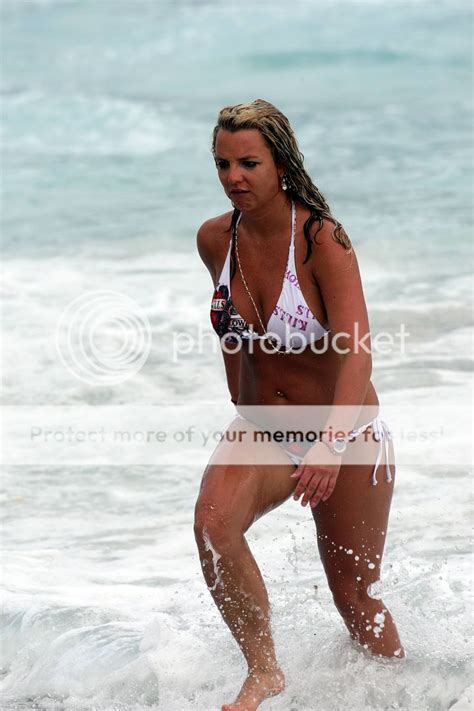 Celebrity Paparazzi Bikini Britney Spears Body Surfing In Costa Rica
