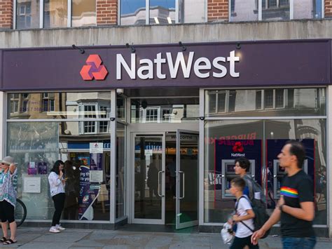 one third of bank branches shut in last five years while