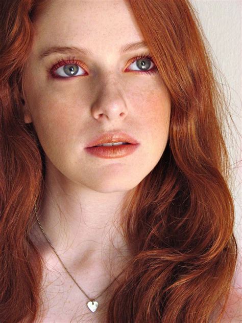 sexy redhead girl Виснушки in 2019 capelli rossi lentiggini occhi azzurri