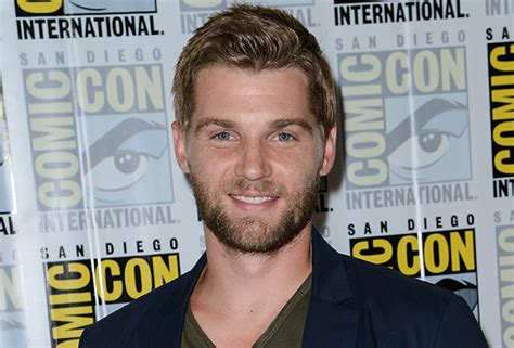 mike vogel to star in ‘sex life with sarah shahi on