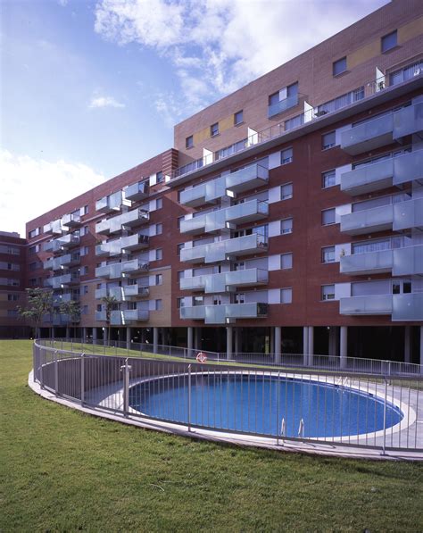 housing units   residential area  la maquinista  barcelona mateo arquitectura
