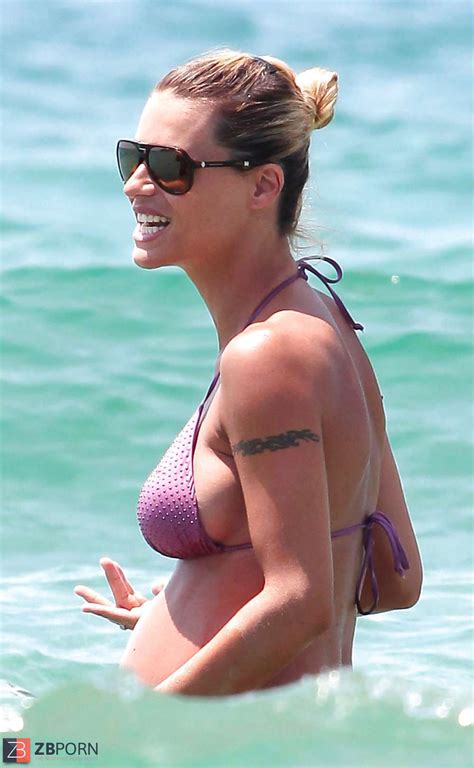 steamy pregnant celeb michelle hunziker in bathing suit