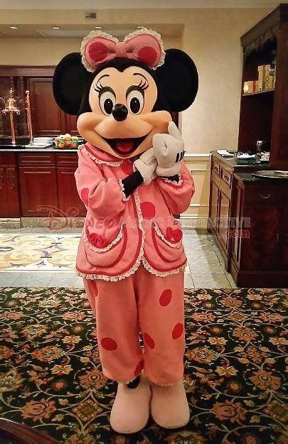 Minnie Mouse In Her Polka Dot Jammies Disney Minnie Mouse Pictures