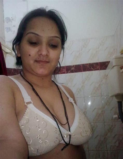 erotic pics of desi indian bhabhi undressing