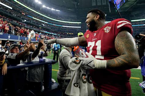 story    iconic pic  trent williams  cowboys fans