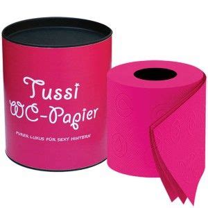 rolls  pink toilet paper       words tuss  paier