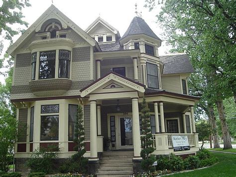 paint  victorian style home