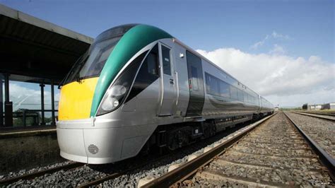 delays expected  irish rail carry  engineering works